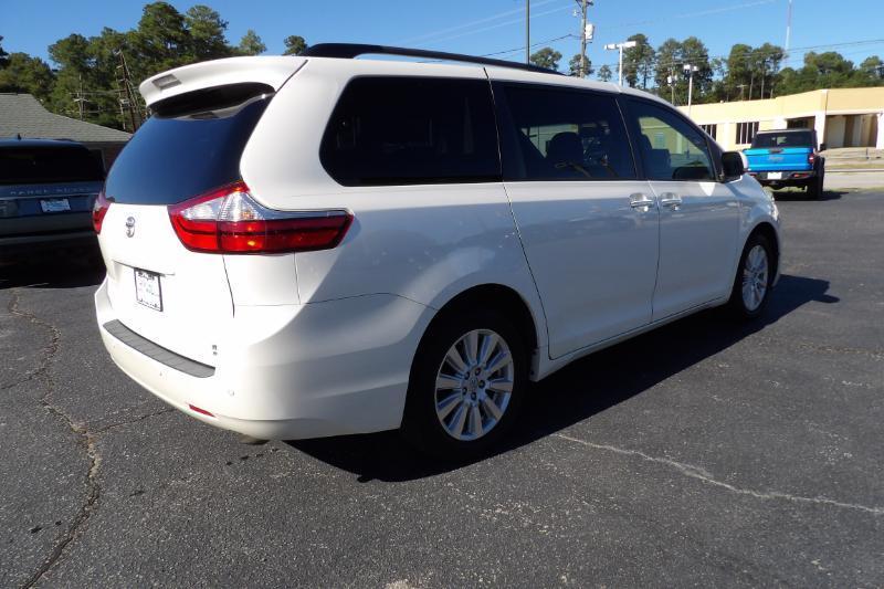 Toyota Sienna XLE 7-Passenger AWD 2017