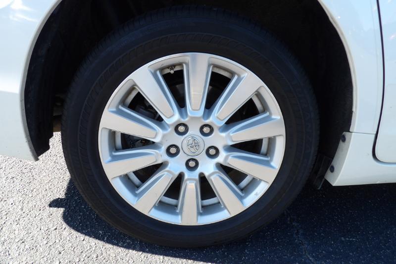 Toyota Sienna XLE 7-Passenger AWD 2017