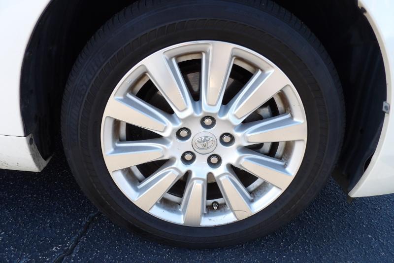 Toyota Sienna XLE 7-Passenger AWD 2017
