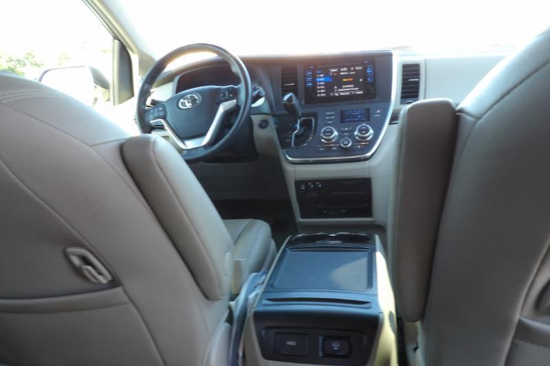 Toyota Sienna XLE 7-Passenger AWD 2017