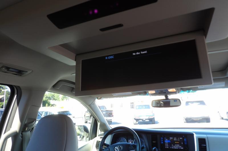 Toyota Sienna XLE 7-Passenger AWD 2017