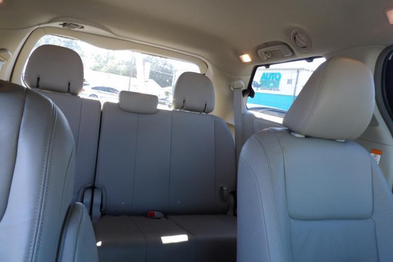 Toyota Sienna XLE 7-Passenger AWD 2017