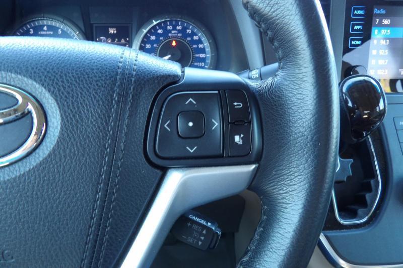 Toyota Sienna XLE 7-Passenger AWD 2017