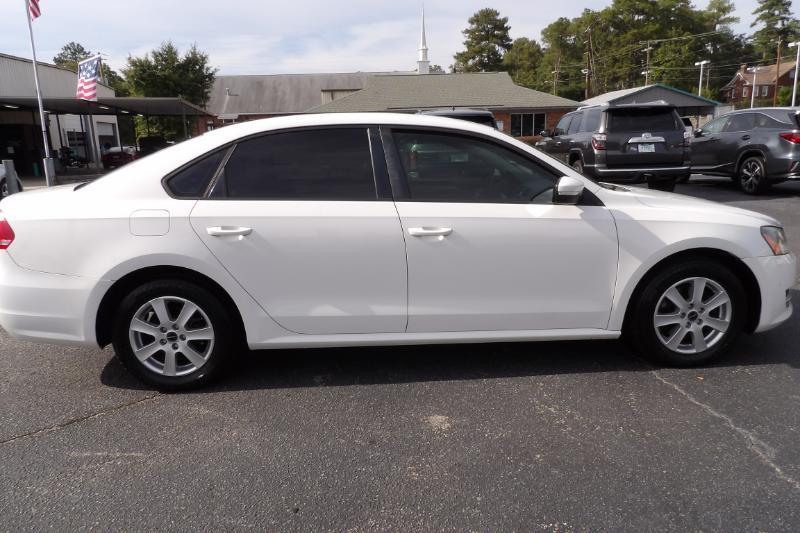 Volkswagen Passat 2.5L S W/Appearance 2014