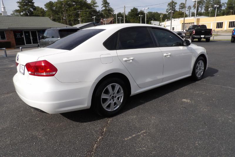 Volkswagen Passat 2.5L S W/Appearance 2014
