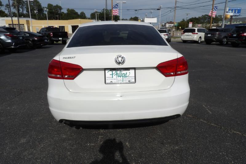 Volkswagen Passat 2.5L S W/Appearance 2014