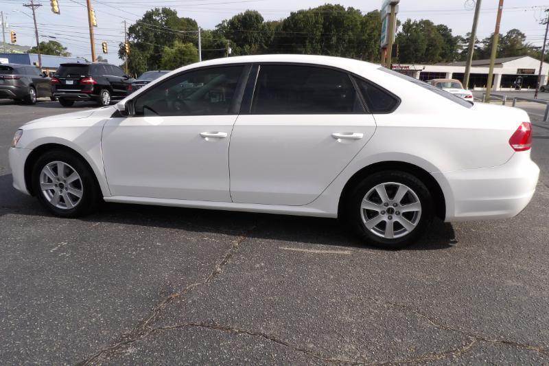Volkswagen Passat 2.5L S W/Appearance 2014
