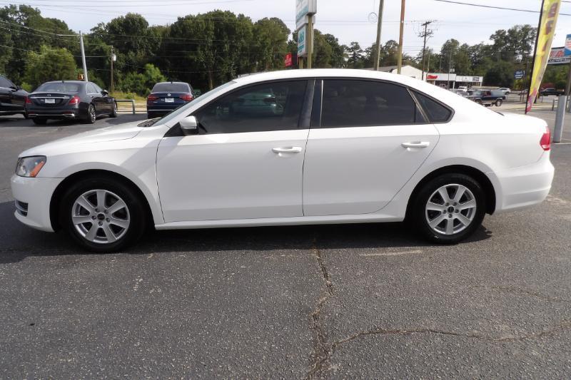 Volkswagen Passat 2.5L S W/Appearance 2014
