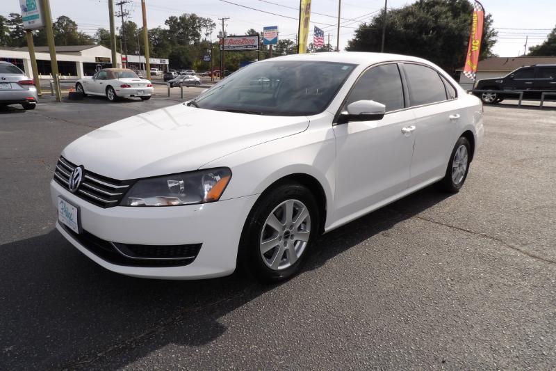 Volkswagen Passat 2.5L S W/Appearance 2014