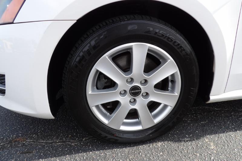 Volkswagen Passat 2.5L S W/Appearance 2014