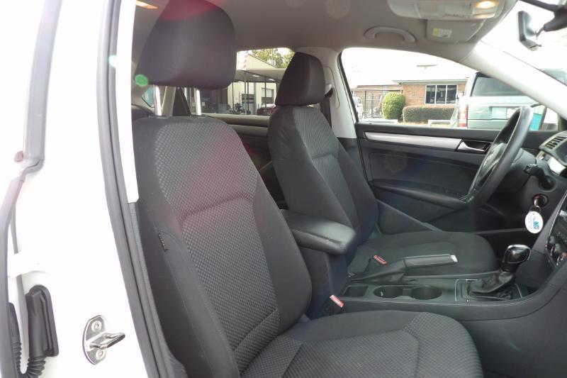 Volkswagen Passat 2.5L S W/Appearance 2014