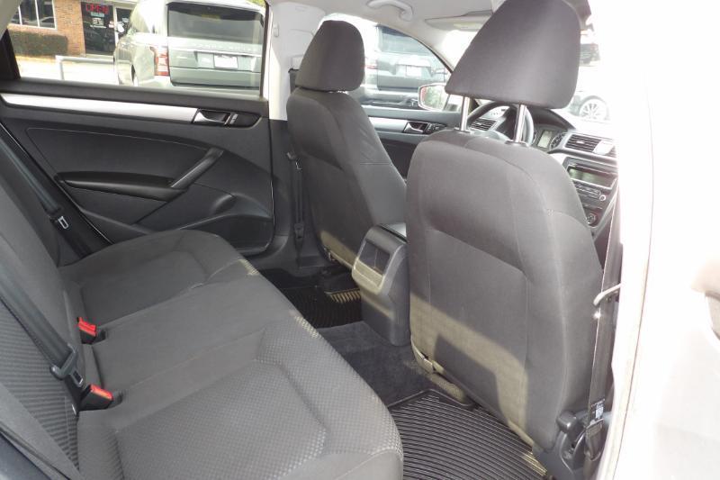 Volkswagen Passat 2.5L S W/Appearance 2014