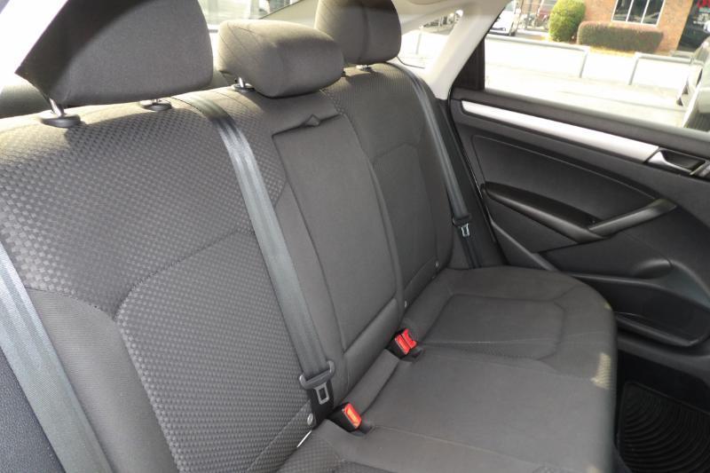 Volkswagen Passat 2.5L S W/Appearance 2014