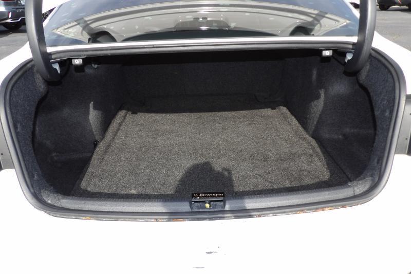 Volkswagen Passat 2.5L S W/Appearance 2014
