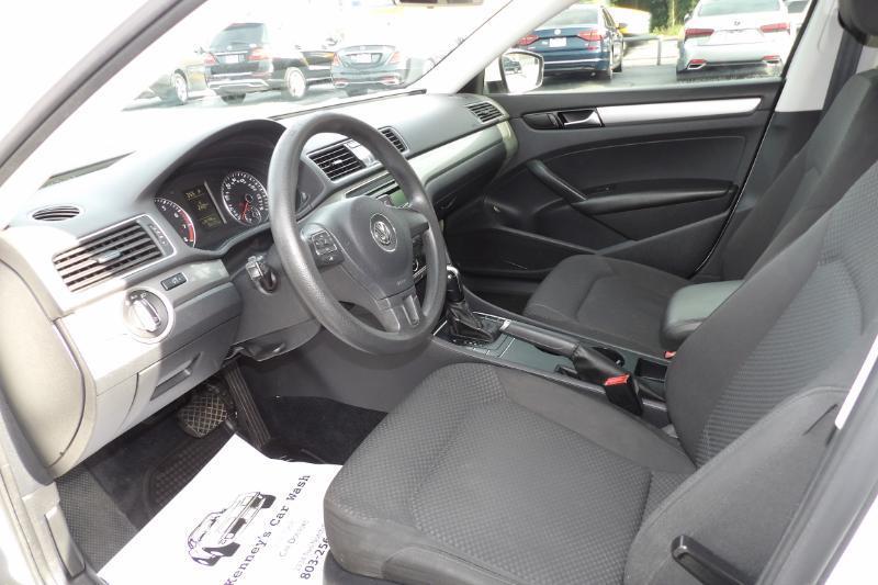 Volkswagen Passat 2.5L S W/Appearance 2014