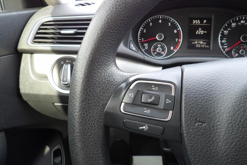 Volkswagen Passat 2.5L S W/Appearance 2014