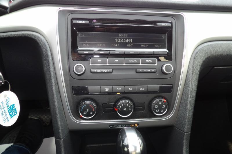 Volkswagen Passat 2.5L S W/Appearance 2014