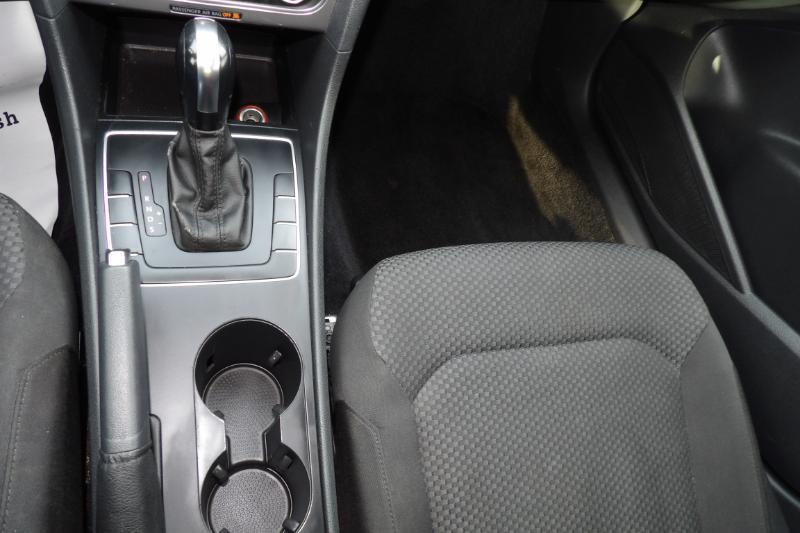 Volkswagen Passat 2.5L S W/Appearance 2014