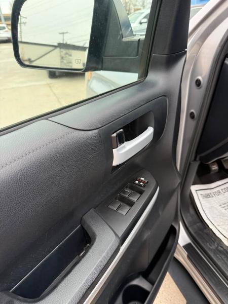 Toyota Tundra SR5 5.7L V8 Double Cab 4WD 2018