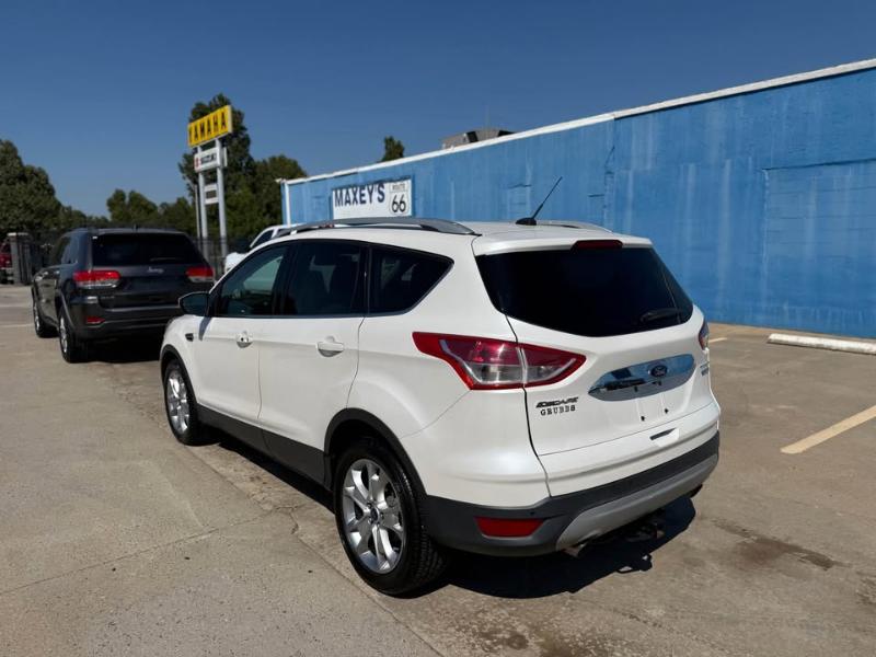 Ford Escape Titanium FWD 2016 Ford Escape Titanium FWD 2016
