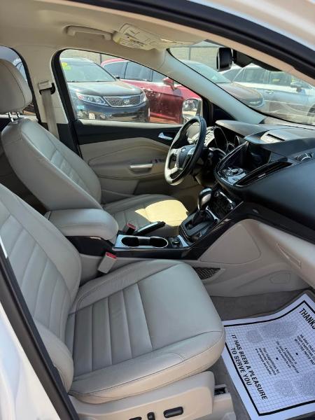 Ford Escape Titanium FWD 2016 Ford Escape Titanium FWD 2016