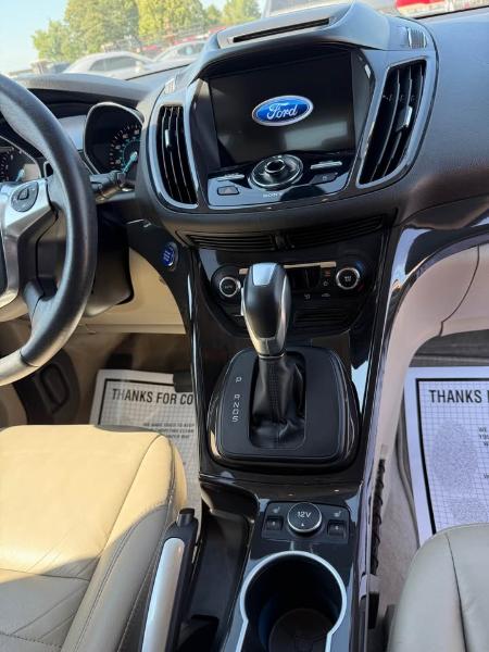 Ford Escape Titanium FWD 2016 Ford Escape Titanium FWD 2016