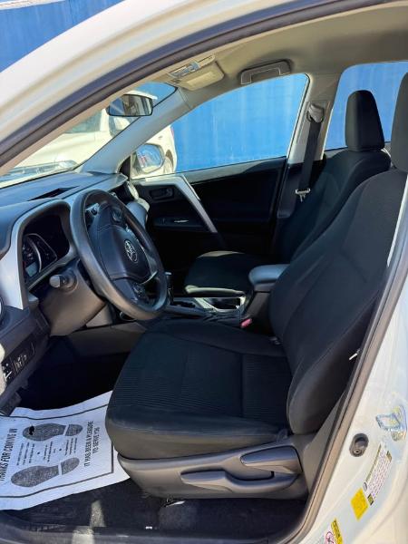 Toyota RAV4 LE FWD 2014