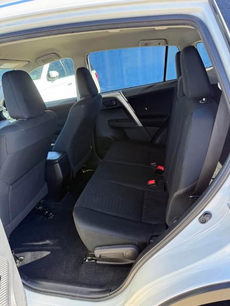 Toyota RAV4 LE FWD 2014