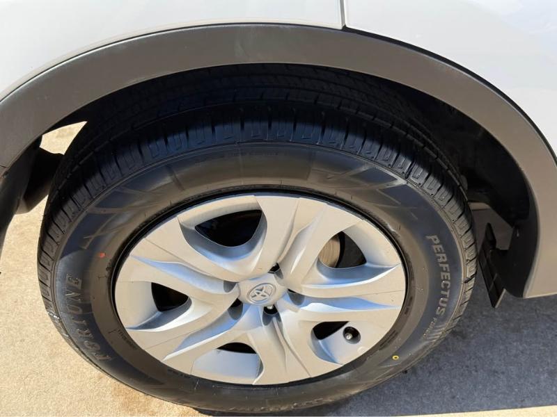 Toyota RAV4 LE FWD 2014