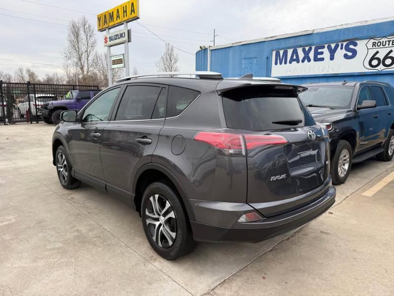 Toyota RAV4 LE FWD 2016