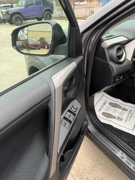 Toyota RAV4 LE FWD 2016