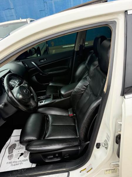 Nissan Maxima SV 2012