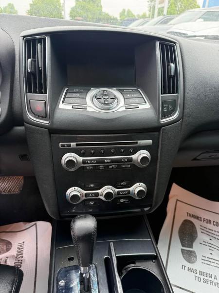 Nissan Maxima SV 2012