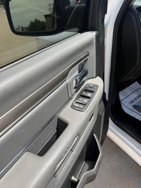RAM 1500 SLT Crew Cab SWB 4WD 2016