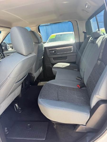 RAM 1500 SLT Crew Cab SWB 4WD 2016
