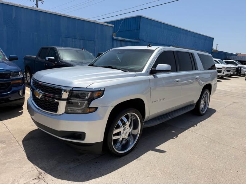 Chevrolet Suburban LT 1500 4WD 2015