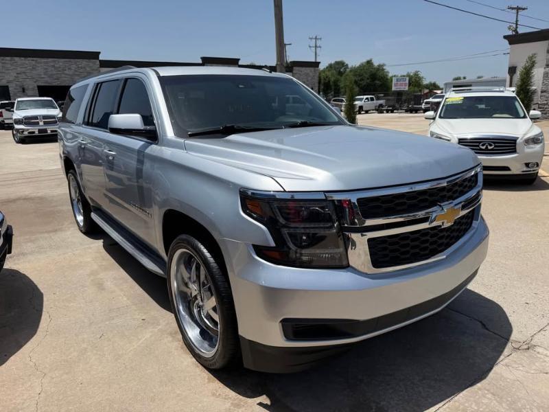 Chevrolet Suburban LT 1500 4WD 2015