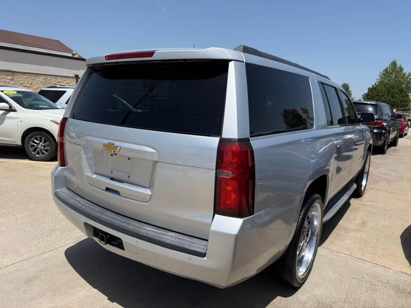 Chevrolet Suburban LT 1500 4WD 2015