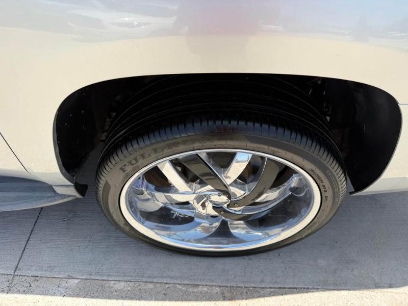 Chevrolet Suburban LT 1500 4WD 2015
