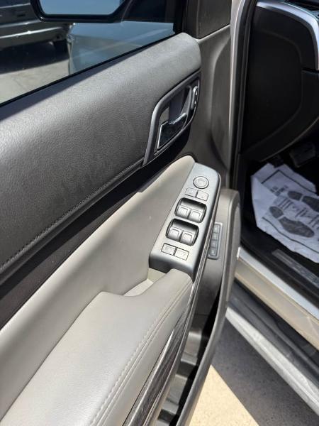 Chevrolet Suburban LT 1500 4WD 2015