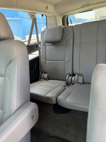 Chevrolet Suburban LT 1500 4WD 2015