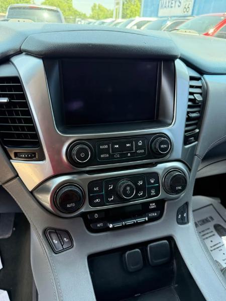 Chevrolet Suburban LT 1500 4WD 2015