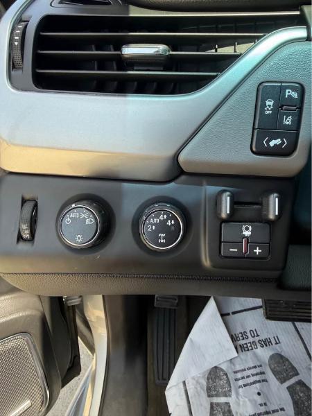 Chevrolet Suburban LT 1500 4WD 2015
