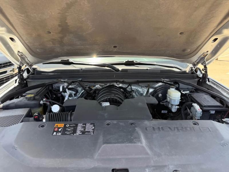 Chevrolet Suburban LT 1500 4WD 2015