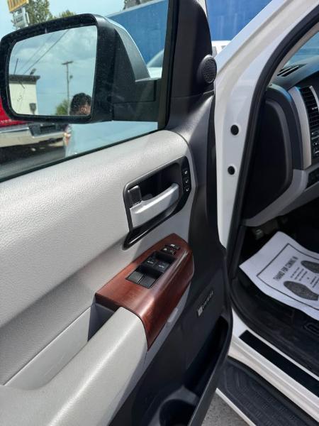 Toyota Sequoia Plantium 4WD 2016