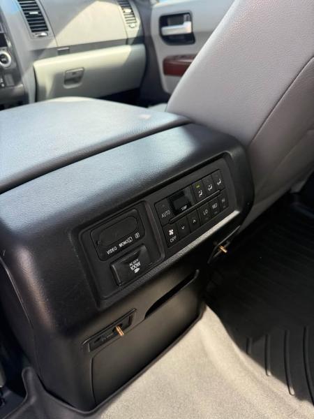Toyota Sequoia Plantium 4WD 2016