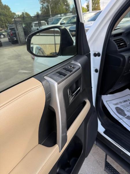Toyota 4Runner SR5 4WD 2017
