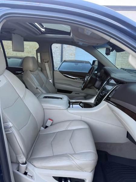 Cadillac Escalade Luxury 4WD 2017
