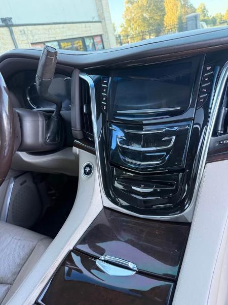 Cadillac Escalade Luxury 4WD 2017