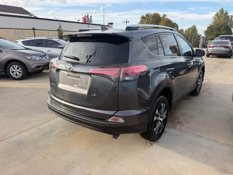 Toyota RAV4 LE FWD 2016